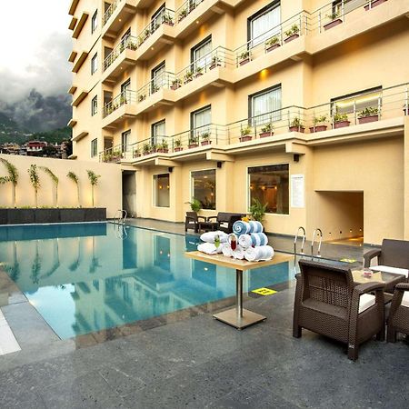 Hotel Ramada By Wyndham Katra Station Road Exterior foto