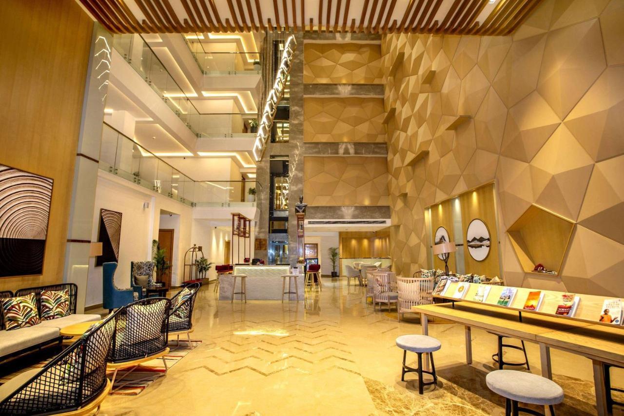 Hotel Ramada By Wyndham Katra Station Road Exterior foto