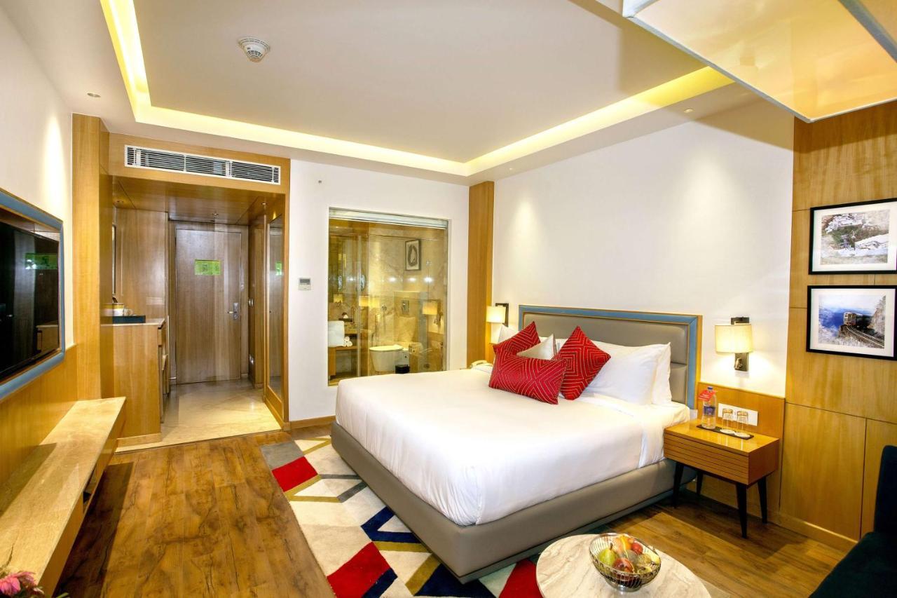 Hotel Ramada By Wyndham Katra Station Road Exterior foto