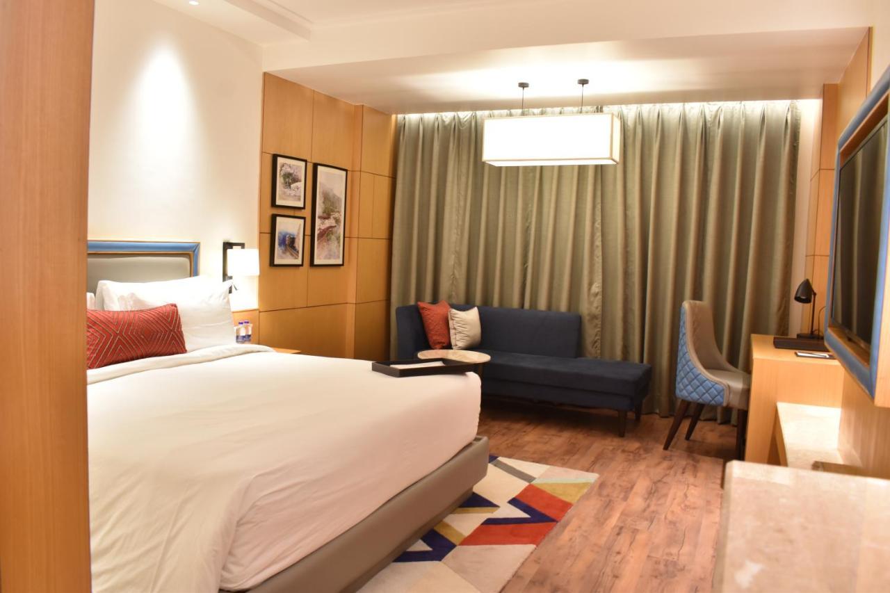 Hotel Ramada By Wyndham Katra Station Road Exterior foto